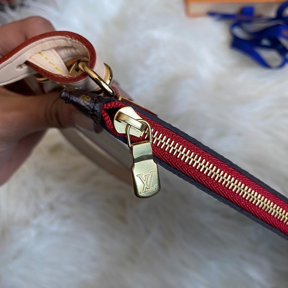 ❗️SOLD❗️AUTHENTIC Neverfull Pouch ♥️ - Picture 4 of 7